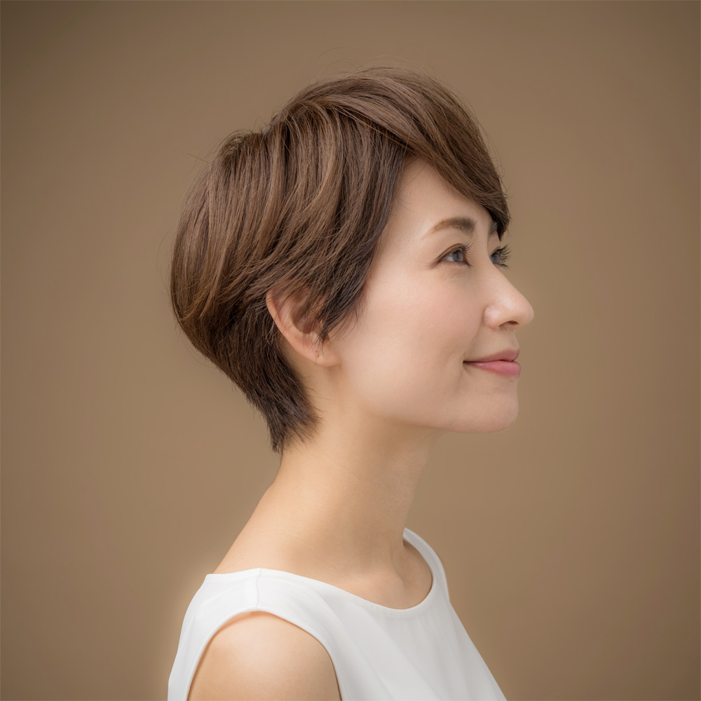 ショートヘアの女性